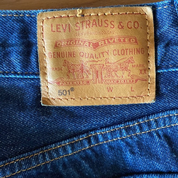 Levi’s Premium Denim 501 Dark Wash Jeans - Picture 3 of 10
